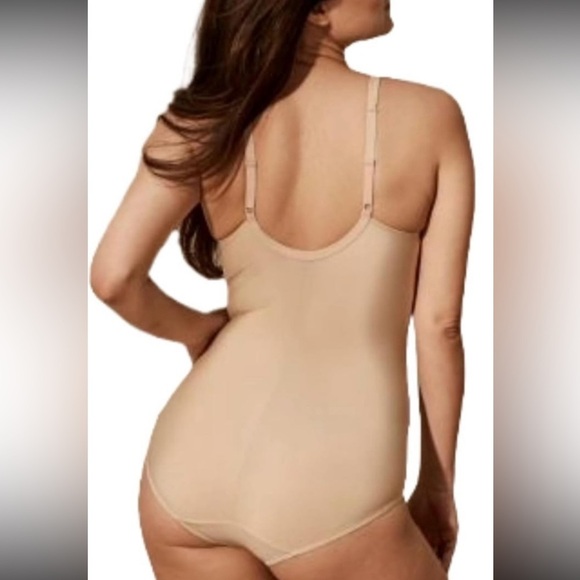 Bali Women Firm-Control Ultra lLight Body Shaper Lace BuiltIn Underwire NWT 36DD - Picture 4 of 12